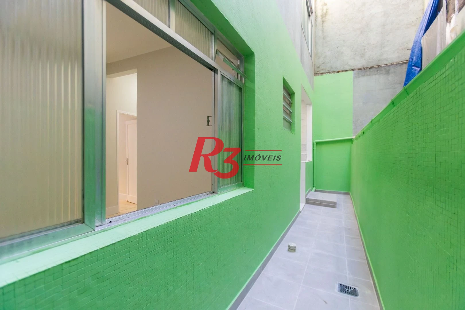 Apartamento com 2 dormitórios à venda, 65 m² por R$ 385.000,00 - Embaré - Santos/SP