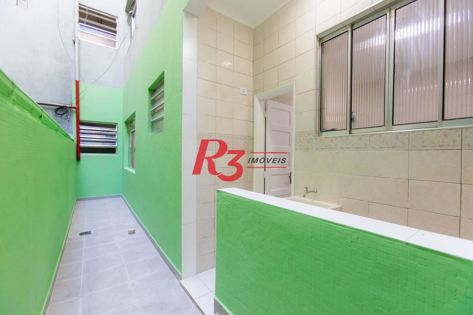 Apartamento com 2 dormitórios à venda, 65 m² por R$ 385.000,00 - Embaré - Santos/SP