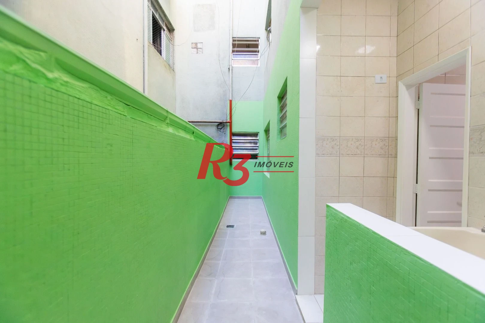 Apartamento com 2 dormitórios à venda, 65 m² por R$ 385.000,00 - Embaré - Santos/SP