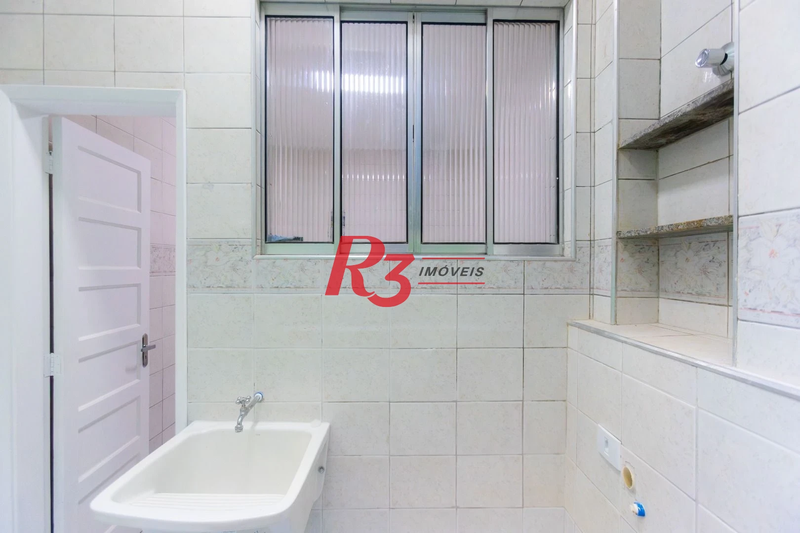 Apartamento com 2 dormitórios à venda, 65 m² por R$ 385.000,00 - Embaré - Santos/SP