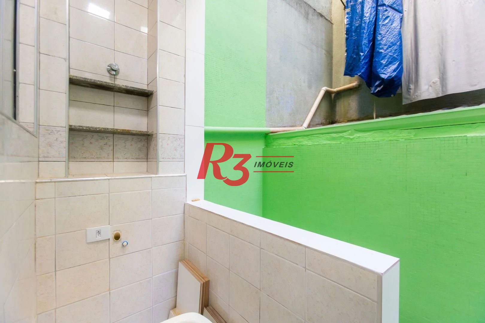 Apartamento com 2 dormitórios à venda, 65 m² por R$ 385.000,00 - Embaré - Santos/SP