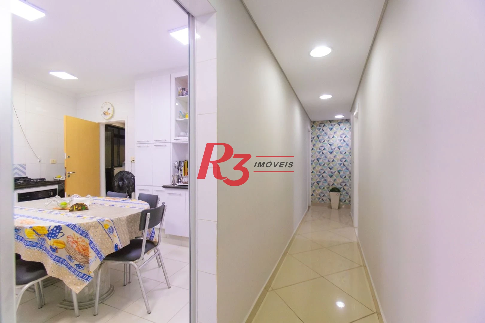 Casa com 3 dormitórios à venda, 250 m² por R$ 1.350.000,00 - Ponta da Praia - Santos/SP