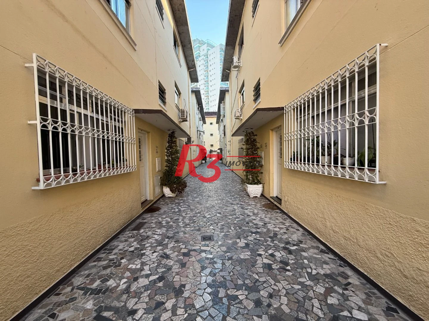 Apartamento com 2 dormitórios à venda, 66 m² por R$ 350.000,00 - Gonzaga - Santos/SP
