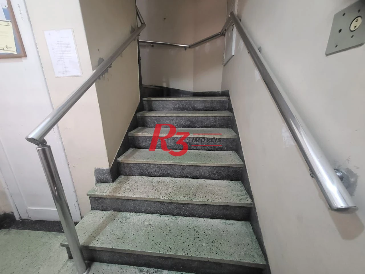 Apartamento com 2 dormitórios à venda, 65 m² por R$ 350.000,00 - Encruzilhada - Santos/SP