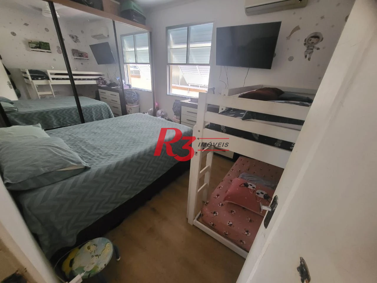 Apartamento com 2 dormitórios à venda, 65 m² por R$ 350.000,00 - Encruzilhada - Santos/SP