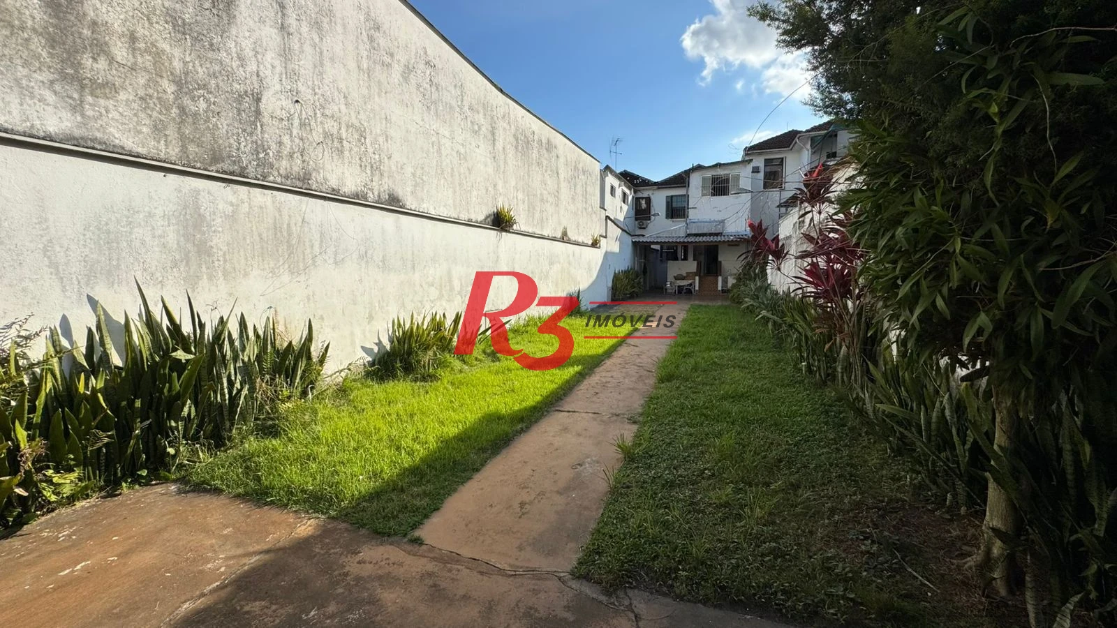 Sobrado com 3 dormitórios à venda, 134 m² por R$ 1.600.000,00 - Campo Grande - Santos/SP