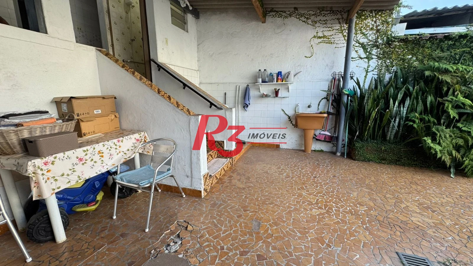 Sobrado com 3 dormitórios à venda, 134 m² por R$ 1.600.000,00 - Campo Grande - Santos/SP