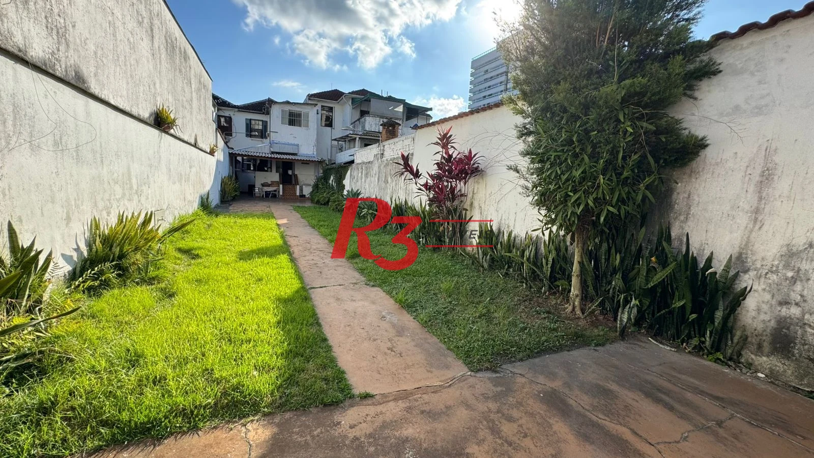 Sobrado com 3 dormitórios à venda, 134 m² por R$ 1.600.000,00 - Campo Grande - Santos/SP