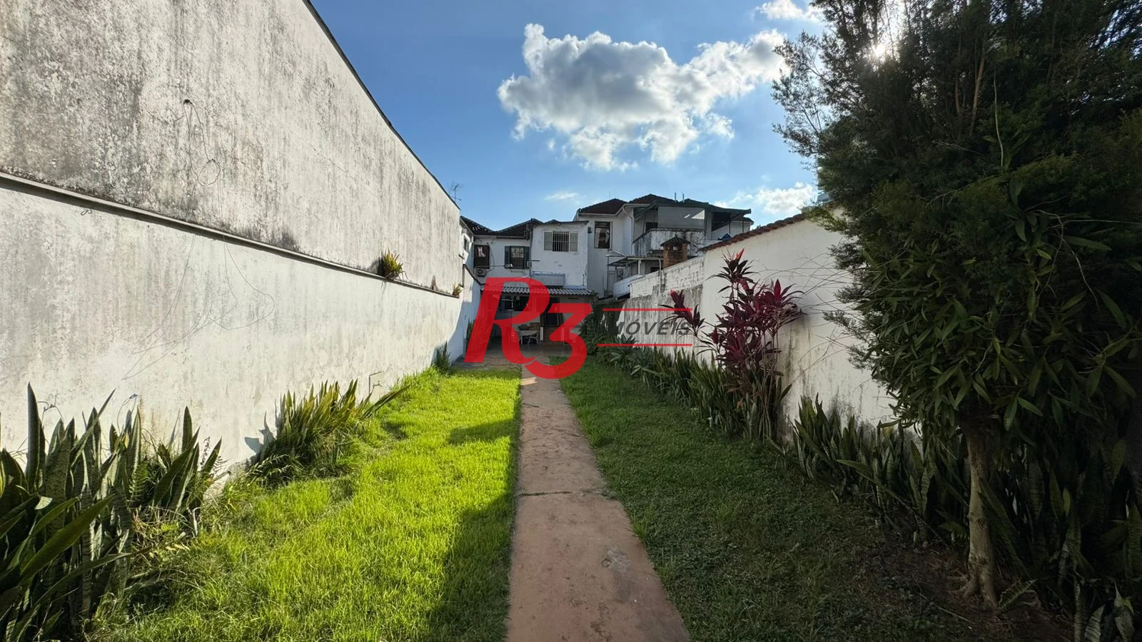 Sobrado com 3 dormitórios à venda, 134 m² por R$ 1.600.000,00 - Campo Grande - Santos/SP