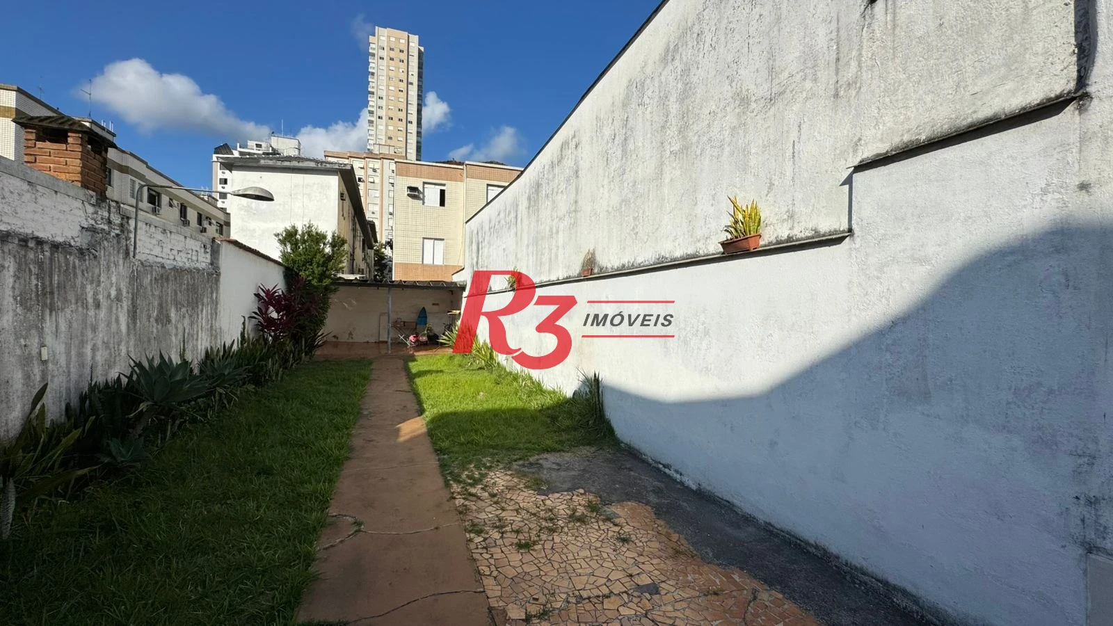 Sobrado com 3 dormitórios à venda, 134 m² por R$ 1.600.000,00 - Campo Grande - Santos/SP