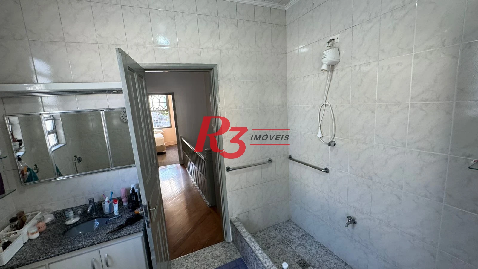 Sobrado com 3 dormitórios à venda, 134 m² por R$ 1.600.000,00 - Campo Grande - Santos/SP