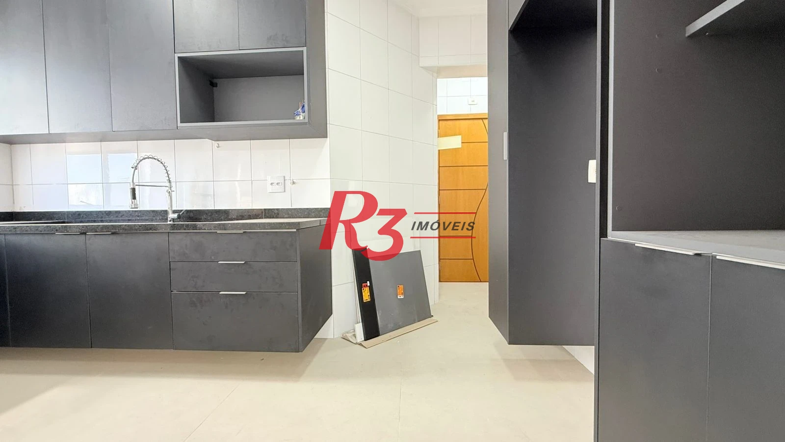 Apartamento com 3 dormitórios à venda, 139 m² por R$ 1.330.000,00 - Pompéia - Santos/SP