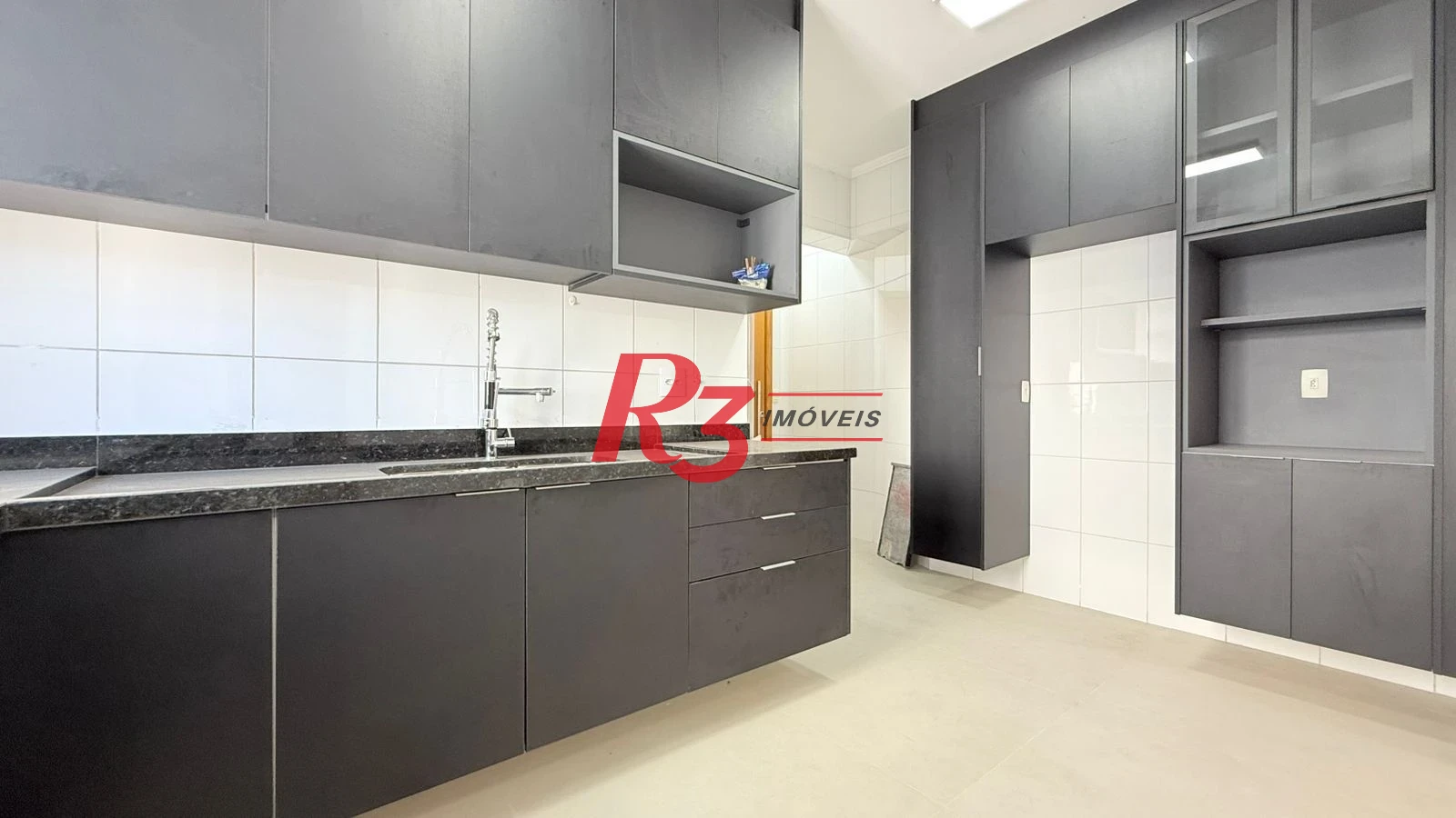 Apartamento com 3 dormitórios à venda, 139 m² por R$ 1.330.000,00 - Pompéia - Santos/SP