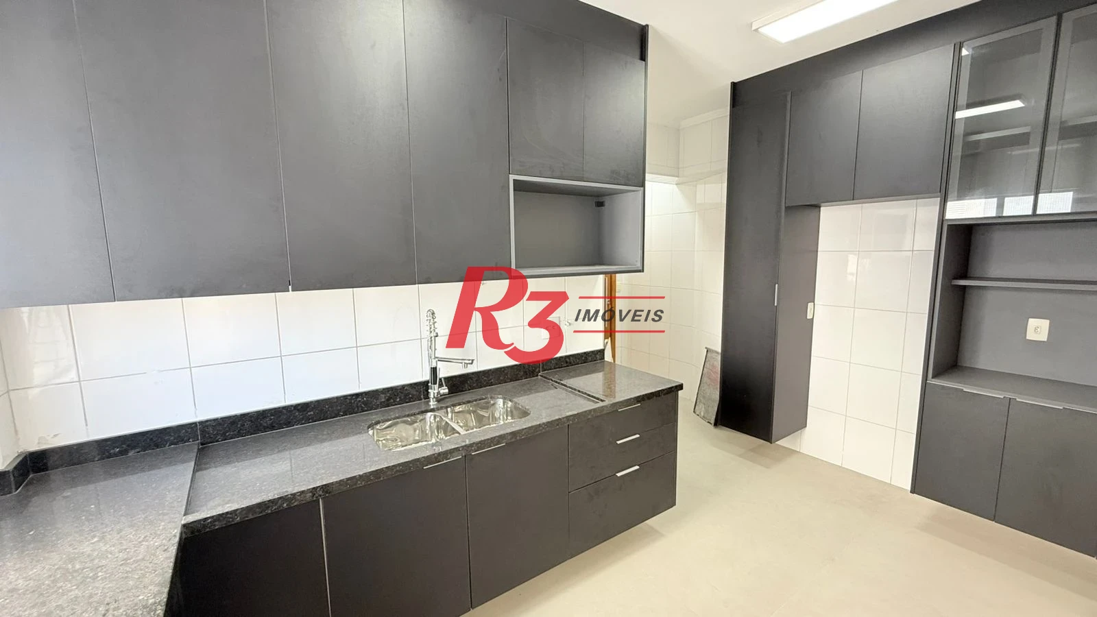 Apartamento com 3 dormitórios à venda, 139 m² por R$ 1.330.000,00 - Pompéia - Santos/SP