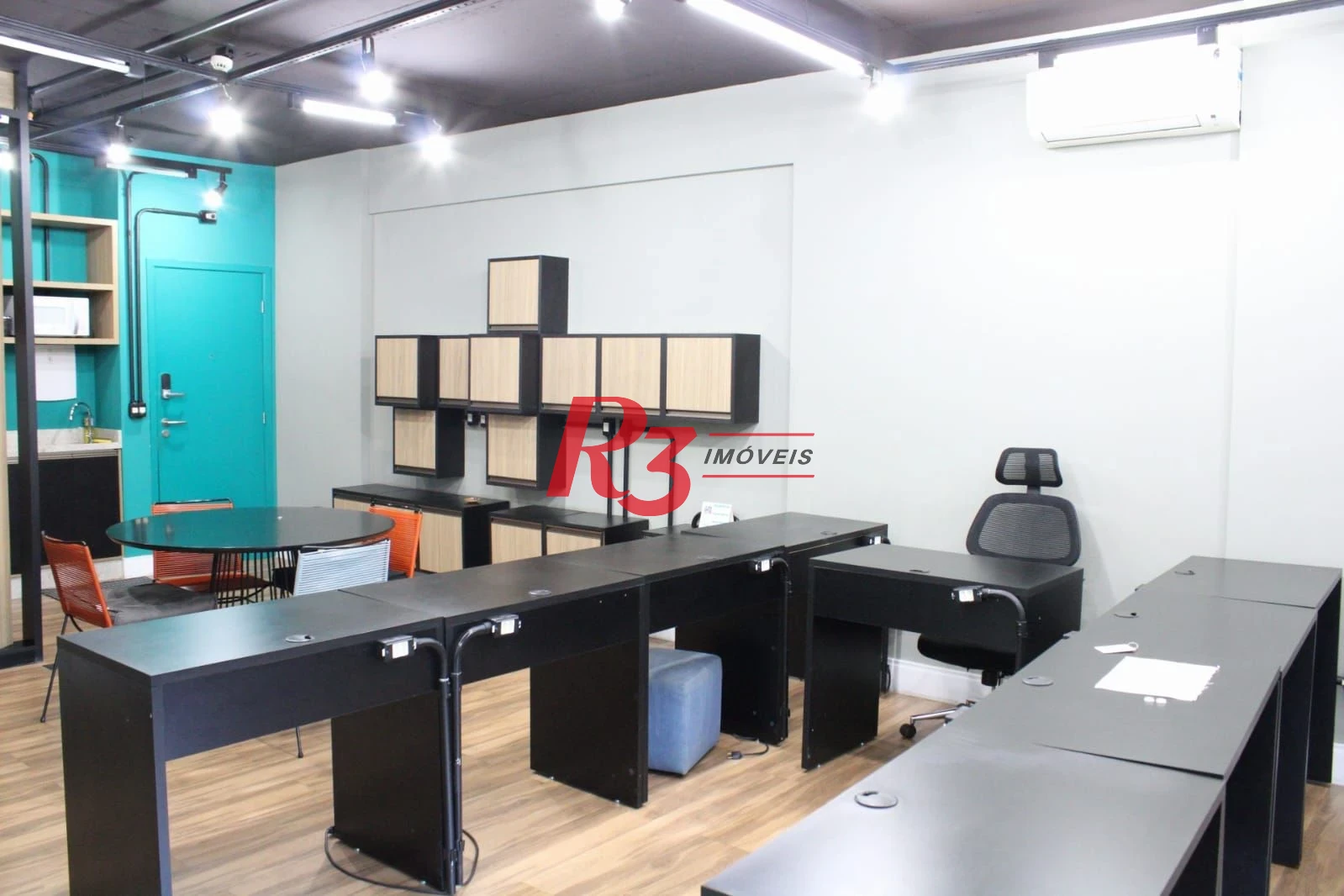 Sala a venda  49 m² por R$ 420.000,00 ou locação R$ 3.700,00 - Vila Matias - Santos/SP