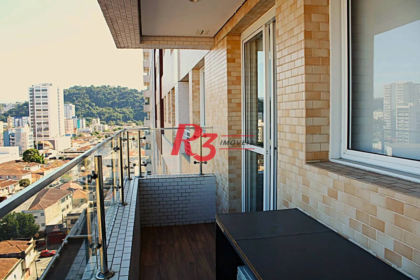 Sala a venda  49 m² por R$ 420.000,00 ou locação R$ 3.700,00 - Vila Matias - Santos/SP