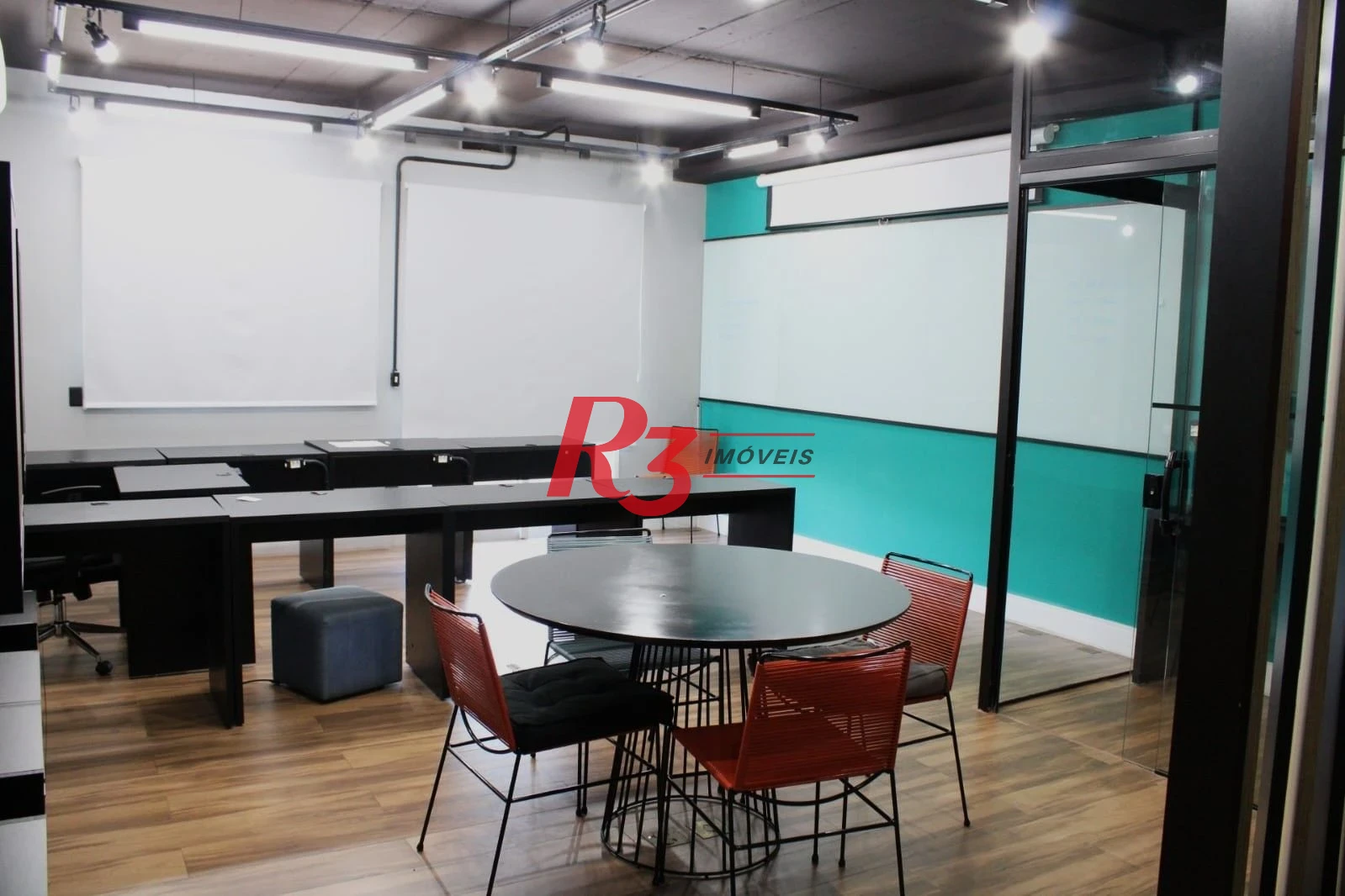 Sala a venda  49 m² por R$ 420.000,00 ou locação R$ 3.700,00 - Vila Matias - Santos/SP