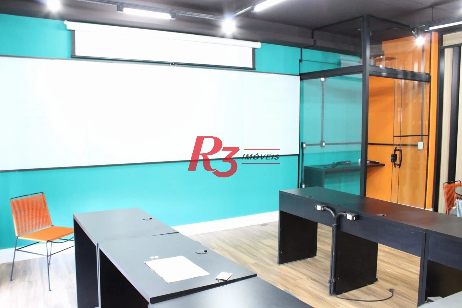 Sala a venda  49 m² por R$ 420.000,00 ou locação R$ 3.700,00 - Vila Matias - Santos/SP