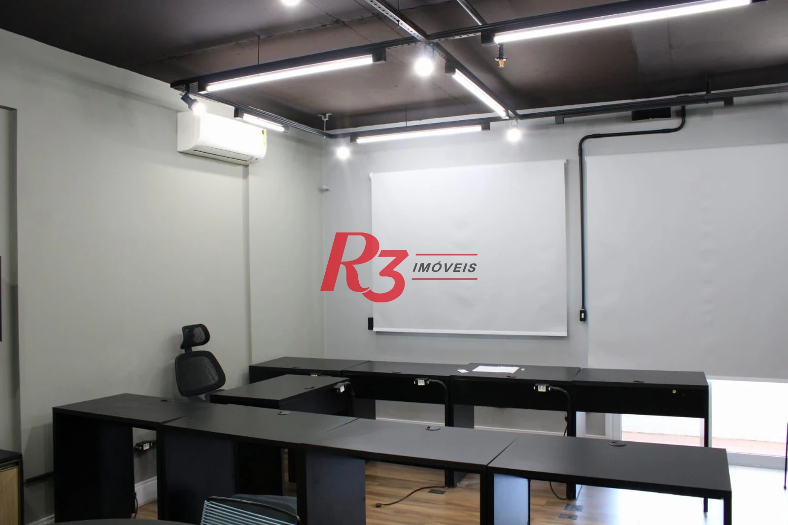 Sala a venda  49 m² por R$ 420.000,00 ou locação R$ 3.700,00 - Vila Matias - Santos/SP