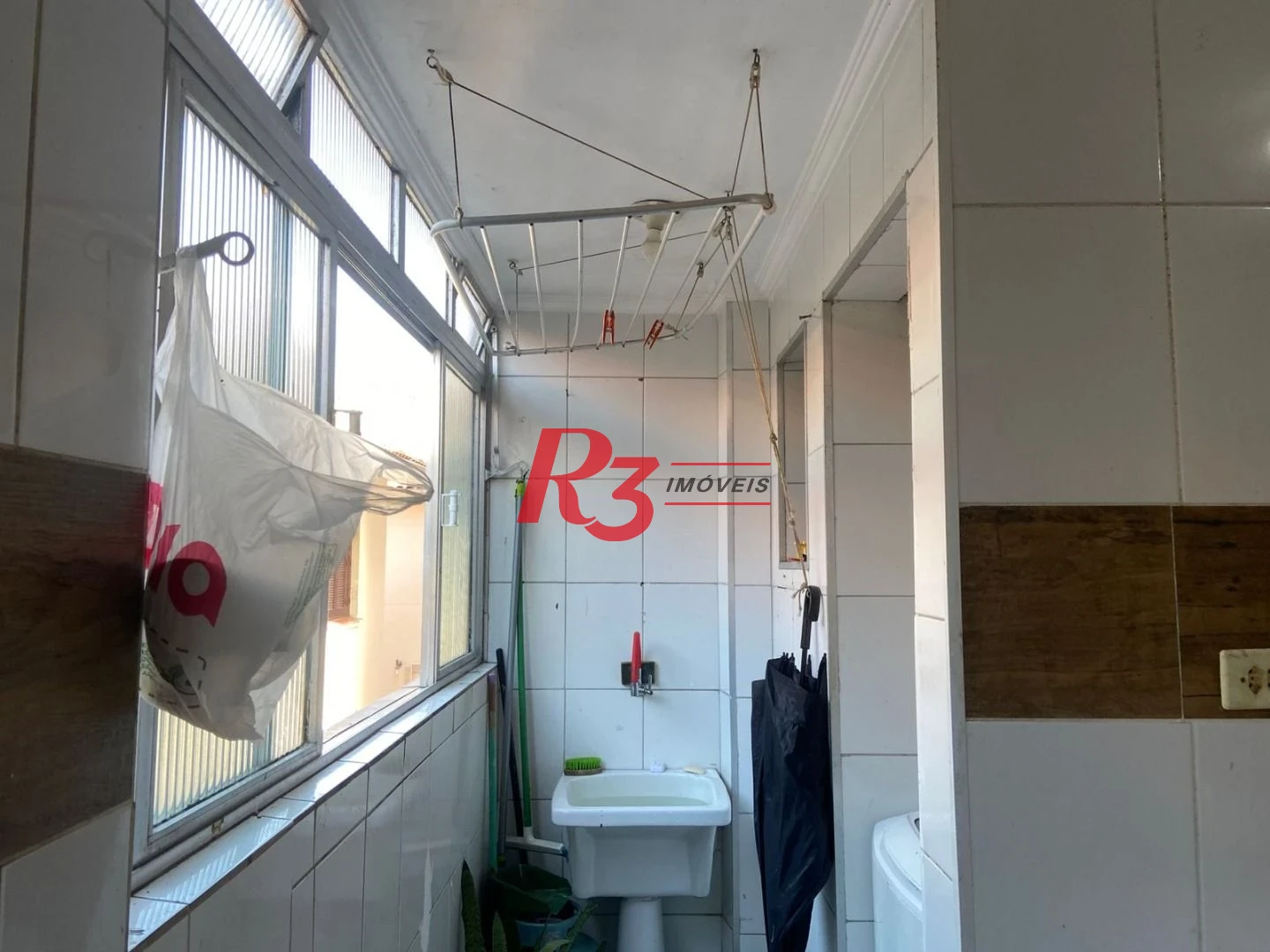 Apartamento com 2 dormitórios à venda, 80 m² por R$ 340.000,00 - Gonzaga - Santos/SP