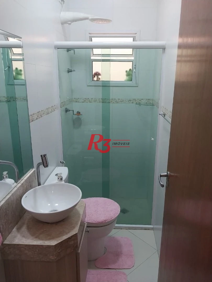 Sobrado com 3 dormitórios à venda, 180 m² por R$ 590.000,00 - Vila Mateo Bei - São Vicente/SP