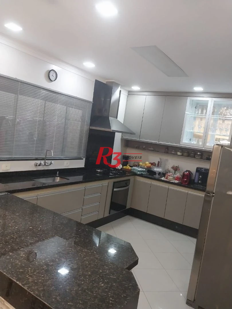 Sobrado com 3 dormitórios à venda, 180 m² por R$ 590.000,00 - Vila Mateo Bei - São Vicente/SP