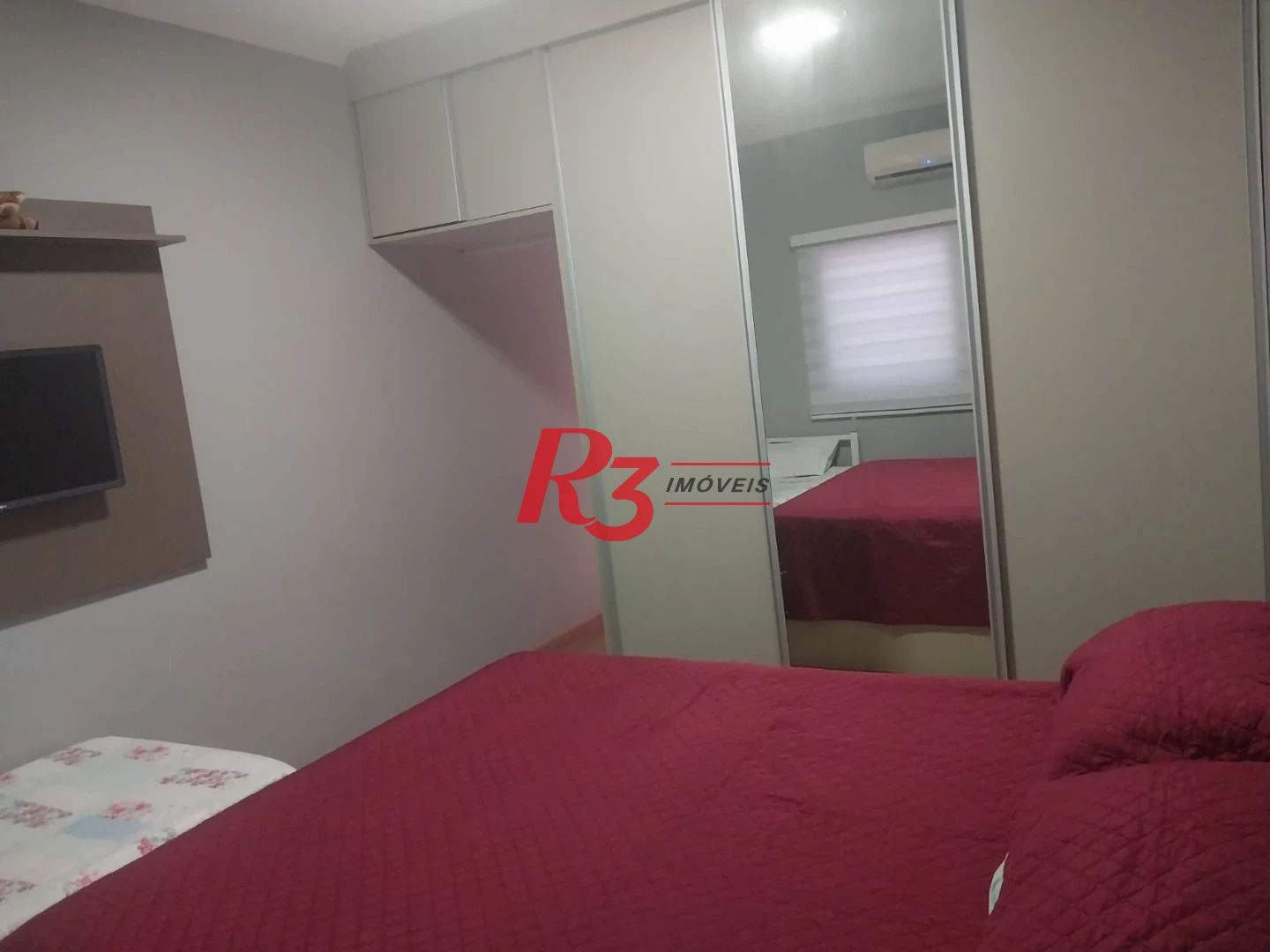 Sobrado com 3 dormitórios à venda, 180 m² por R$ 590.000,00 - Vila Mateo Bei - São Vicente/SP