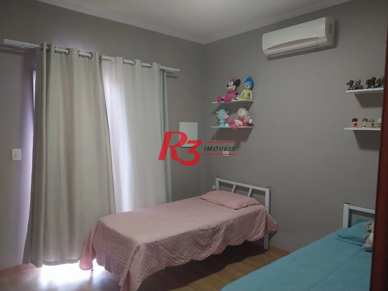 Sobrado com 3 dormitórios à venda, 180 m² por R$ 590.000,00 - Vila Mateo Bei - São Vicente/SP
