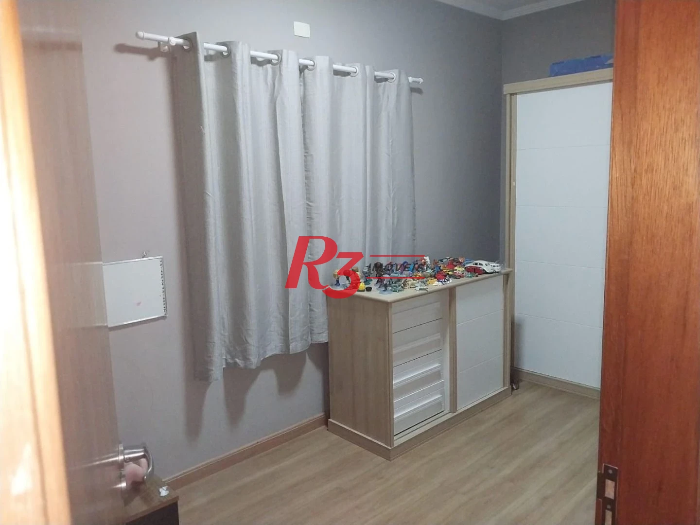 Sobrado com 3 dormitórios à venda, 180 m² por R$ 590.000,00 - Vila Mateo Bei - São Vicente/SP