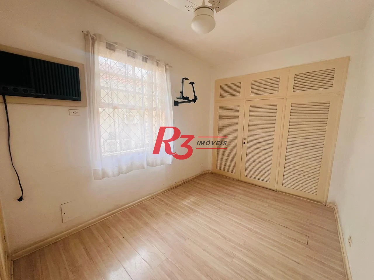 Sobrado com 3 dormitórios à venda, 311 m² por R$ 3.000.000,00 - Embaré - Santos/SP