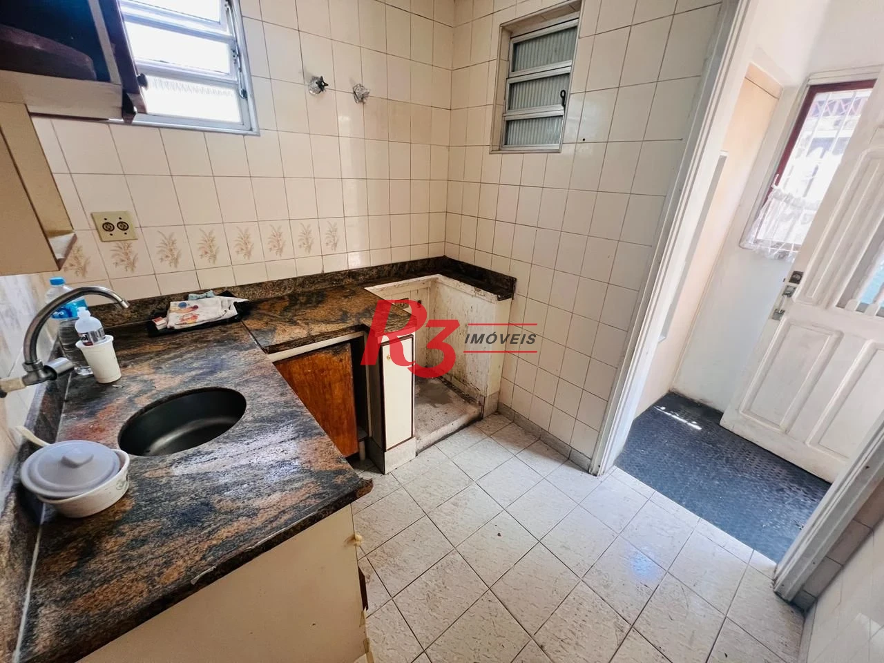 Sobrado com 3 dormitórios à venda, 311 m² por R$ 3.000.000,00 - Embaré - Santos/SP