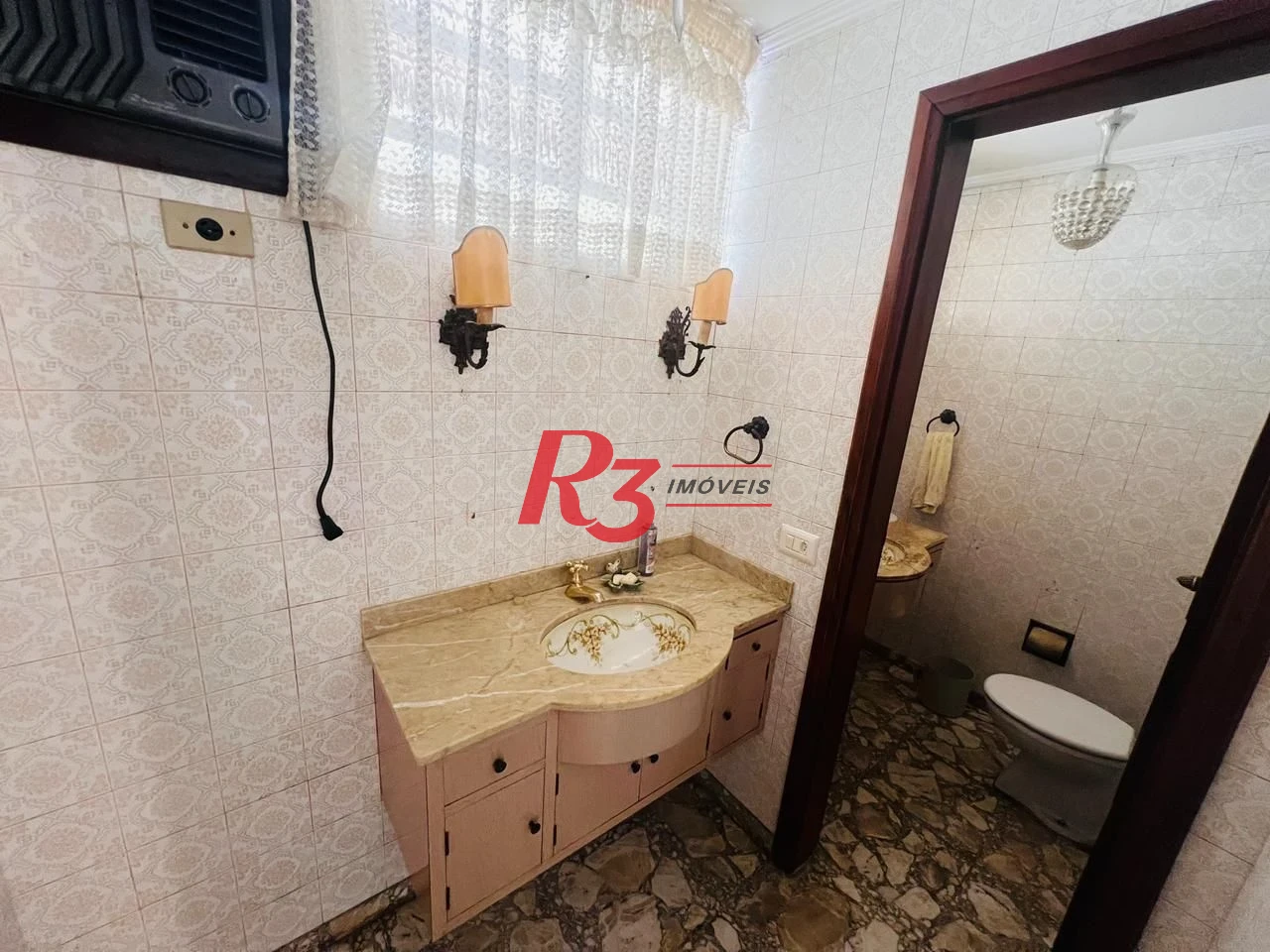 Sobrado com 3 dormitórios à venda, 311 m² por R$ 3.000.000,00 - Embaré - Santos/SP
