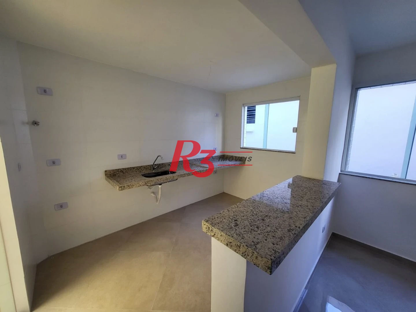 Sobrado com 2 dormitórios à venda, 65 m² por R$ 750.000,00 - Campo Grande - Santos/SP