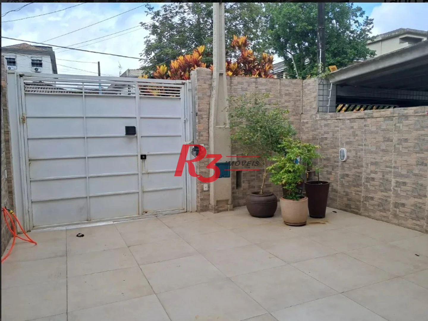 Sobrado com 3 dormitórios à venda, 134 m² por R$ 970.000,00 - Embaré - Santos/SP