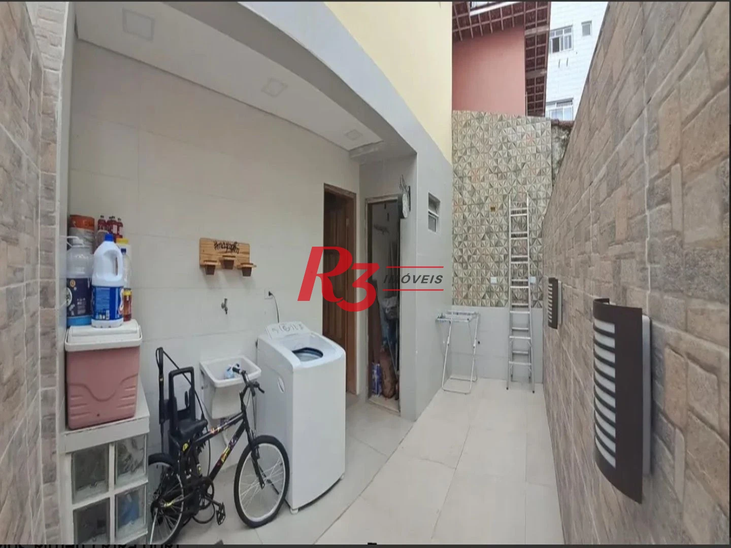 Sobrado com 3 dormitórios à venda, 134 m² por R$ 970.000,00 - Embaré - Santos/SP