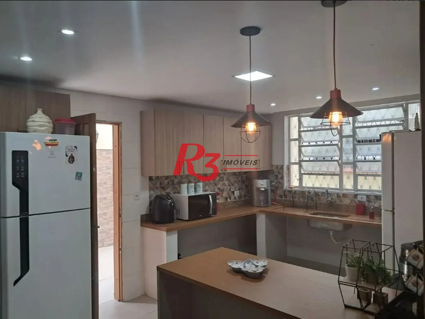 Sobrado com 3 dormitórios à venda, 134 m² por R$ 970.000,00 - Embaré - Santos/SP