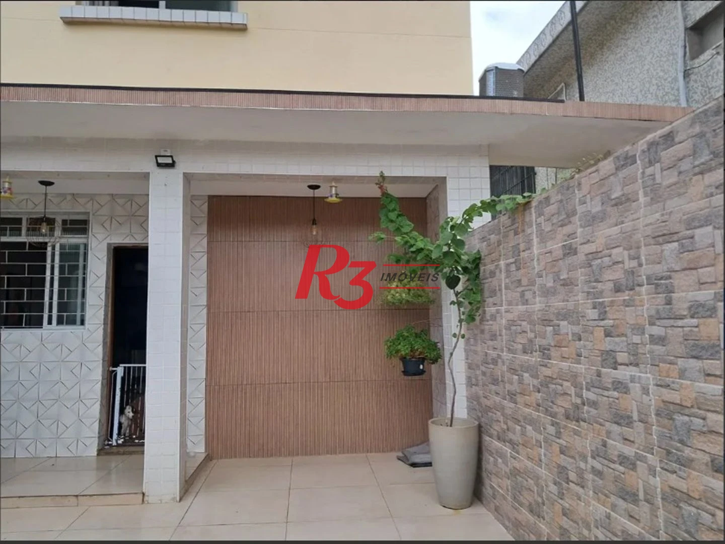 Sobrado com 3 dormitórios à venda, 134 m² por R$ 970.000,00 - Embaré - Santos/SP