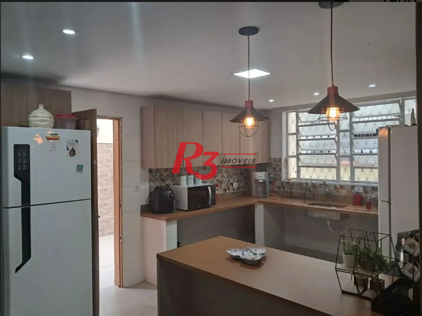 Sobrado com 3 dormitórios à venda, 134 m² por R$ 970.000,00 - Embaré - Santos/SP