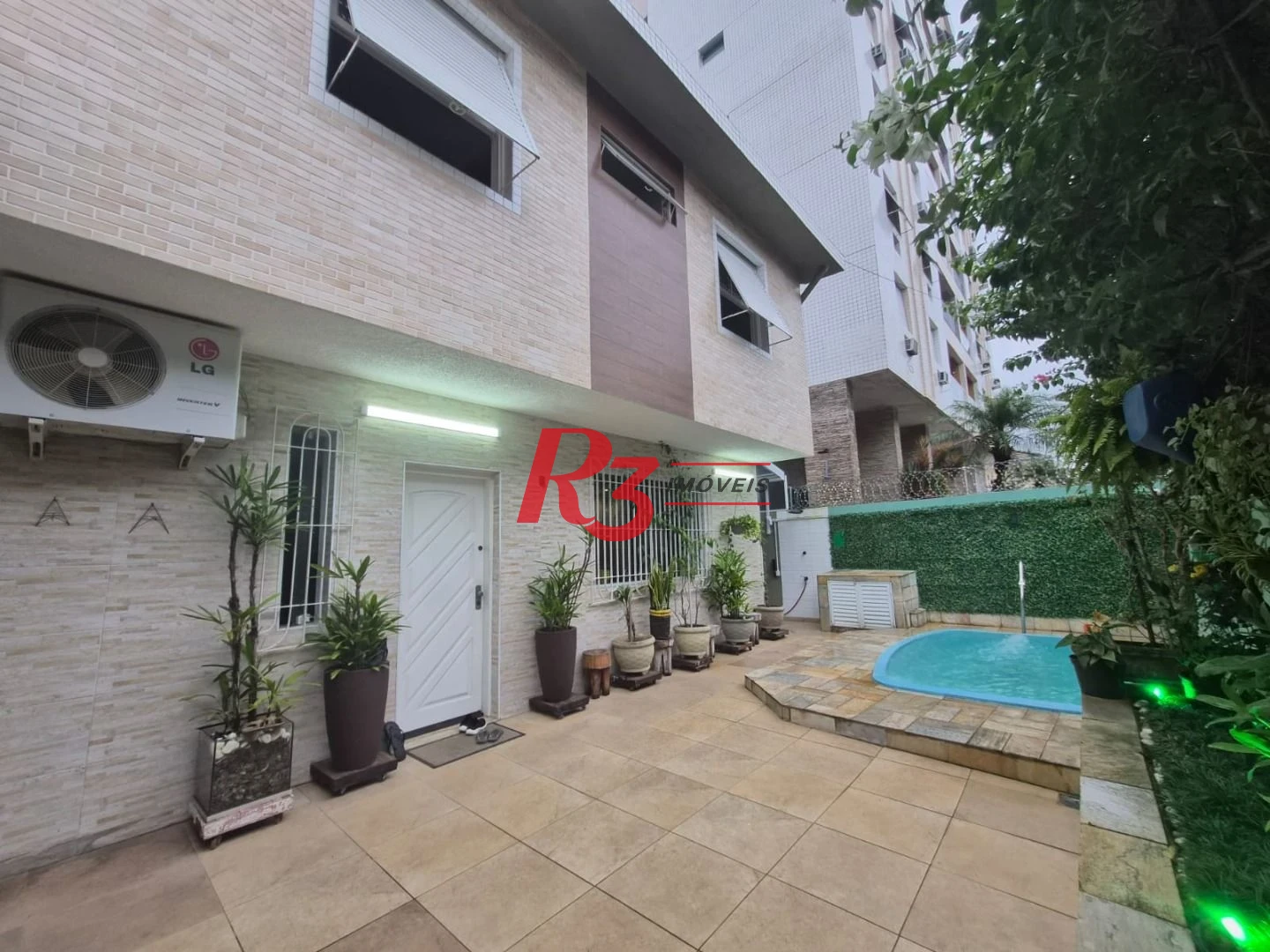 Casa com 3 dormitórios à venda, 180 m² por R$ 2.000.000,00 - Embaré - Santos/SP