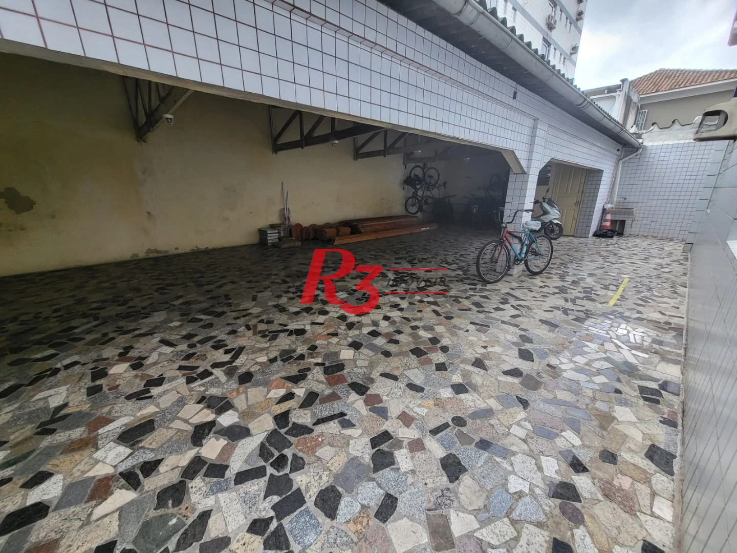 Apartamento com 2 dormitórios à venda, 63 m² por R$ 400.000,00 - Embaré - Santos/SP