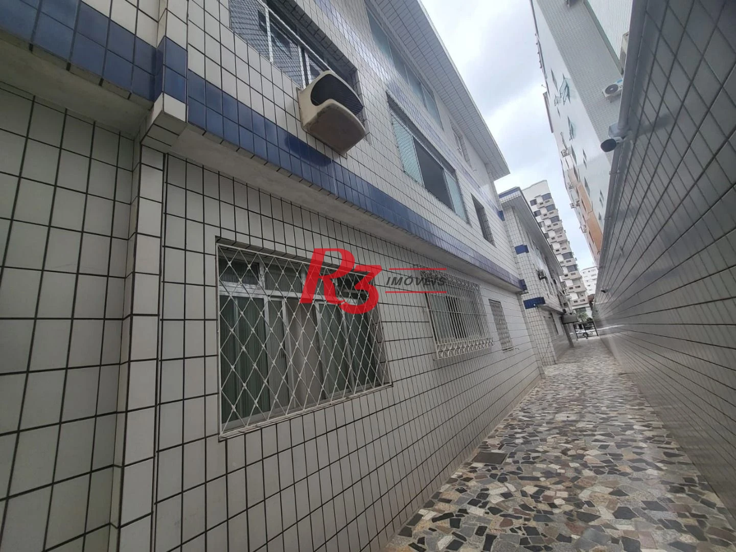 Apartamento com 2 dormitórios à venda, 63 m² por R$ 400.000,00 - Embaré - Santos/SP