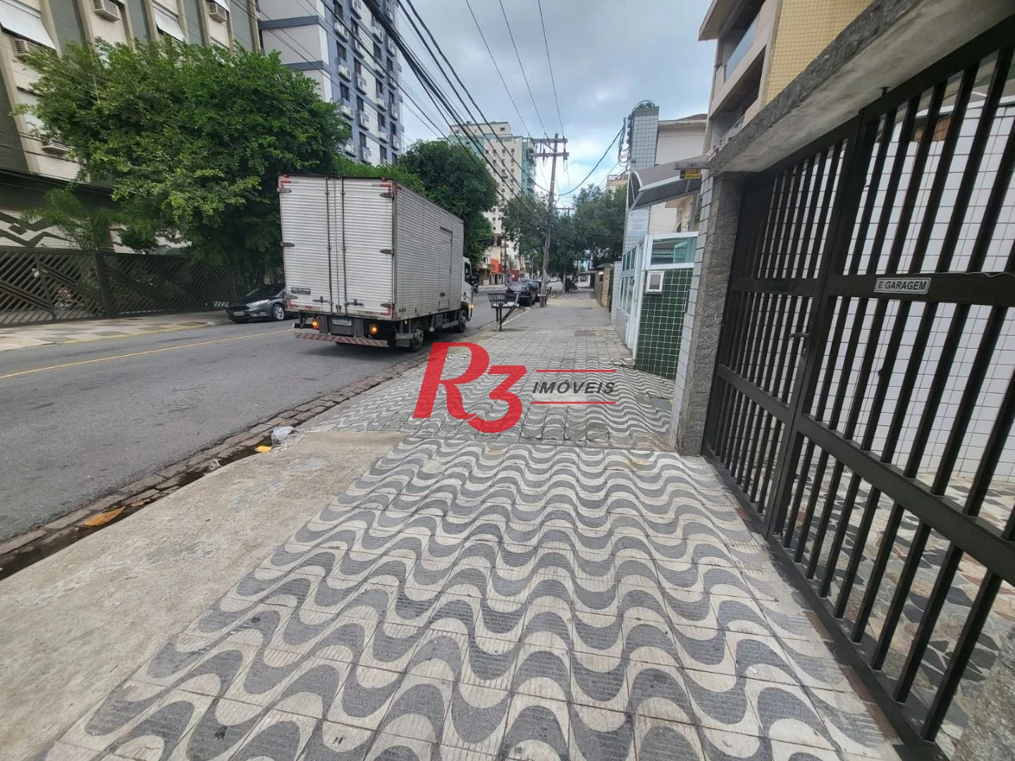 Apartamento com 2 dormitórios à venda, 63 m² por R$ 400.000,00 - Embaré - Santos/SP