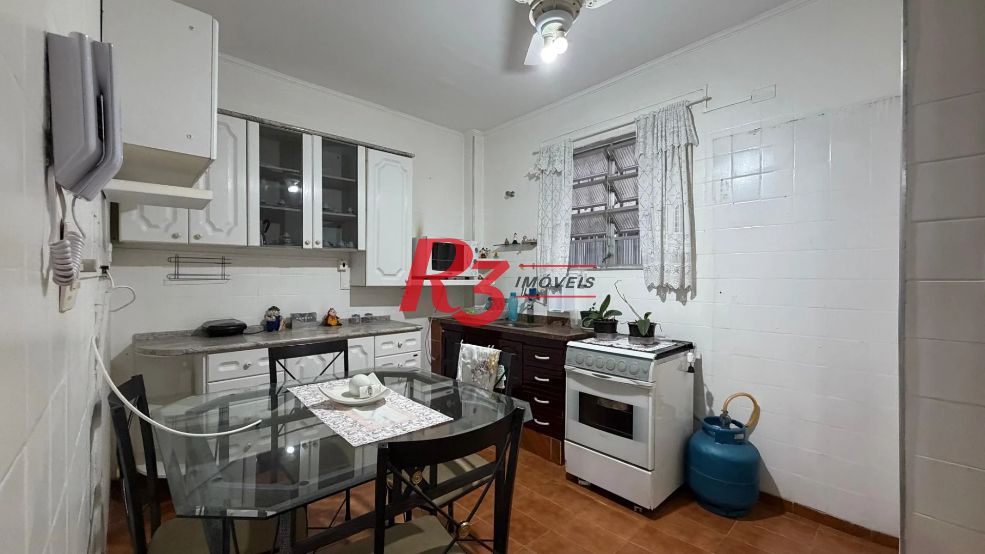 Apartamento com 2 dormitórios à venda, 60 m² por R$ 390.000,00 - Boqueirão - Santos/SP