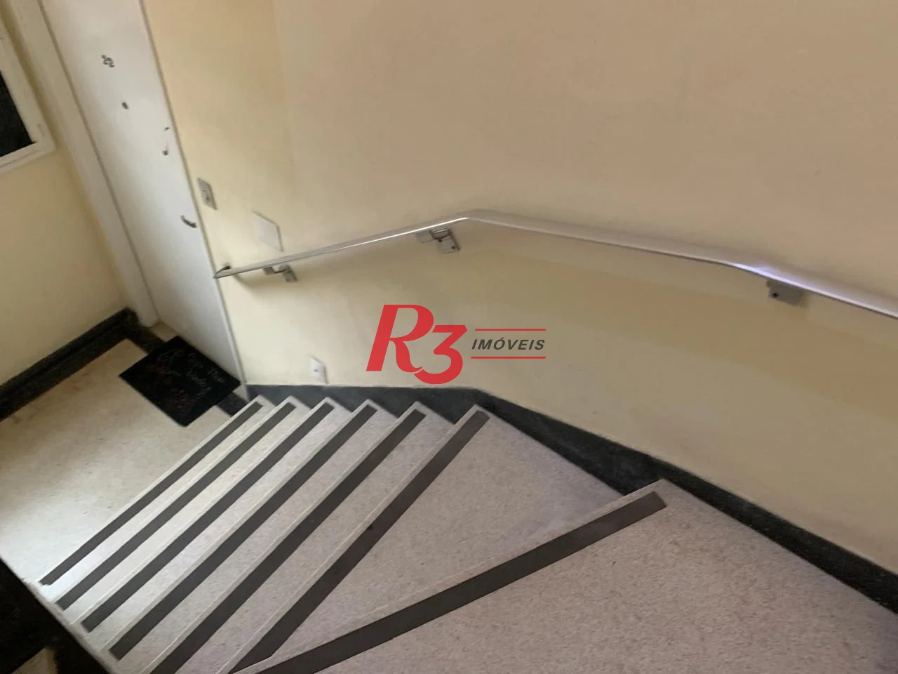 Apartamento com 2 dormitórios à venda, 70 m² por R$ 400.000,00 - Embaré - Santos/SP