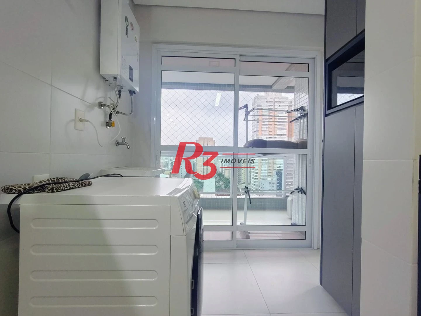 Apartamento com 2 dormitórios para alugar, 74 m² por R$ 7.000,02/mês - Gonzaga - Santos/SP