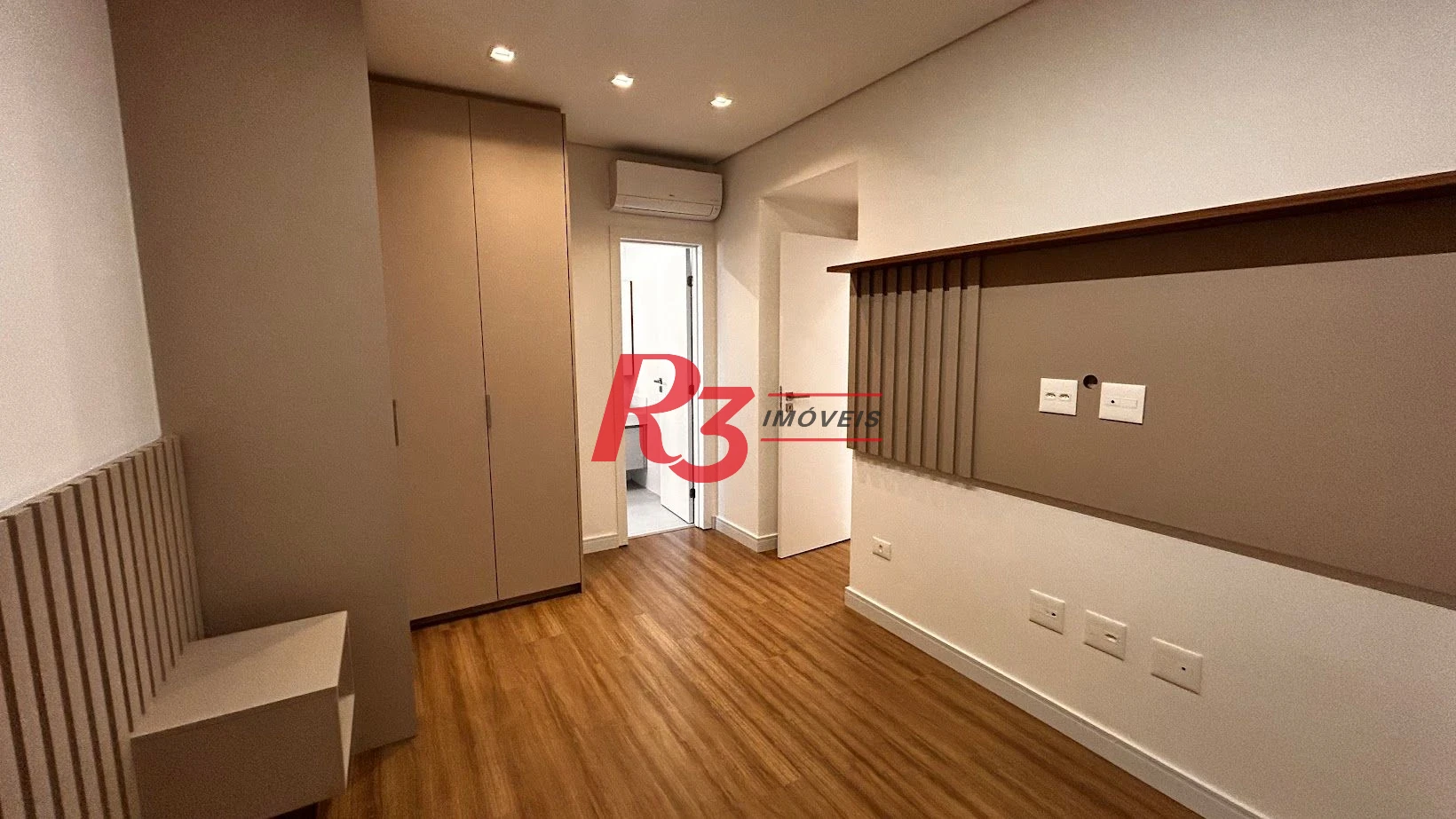 Apartamento com 2 dormitórios à venda, 84 m² por R$ 1.580.000,00 - Gonzaga - Santos/SP