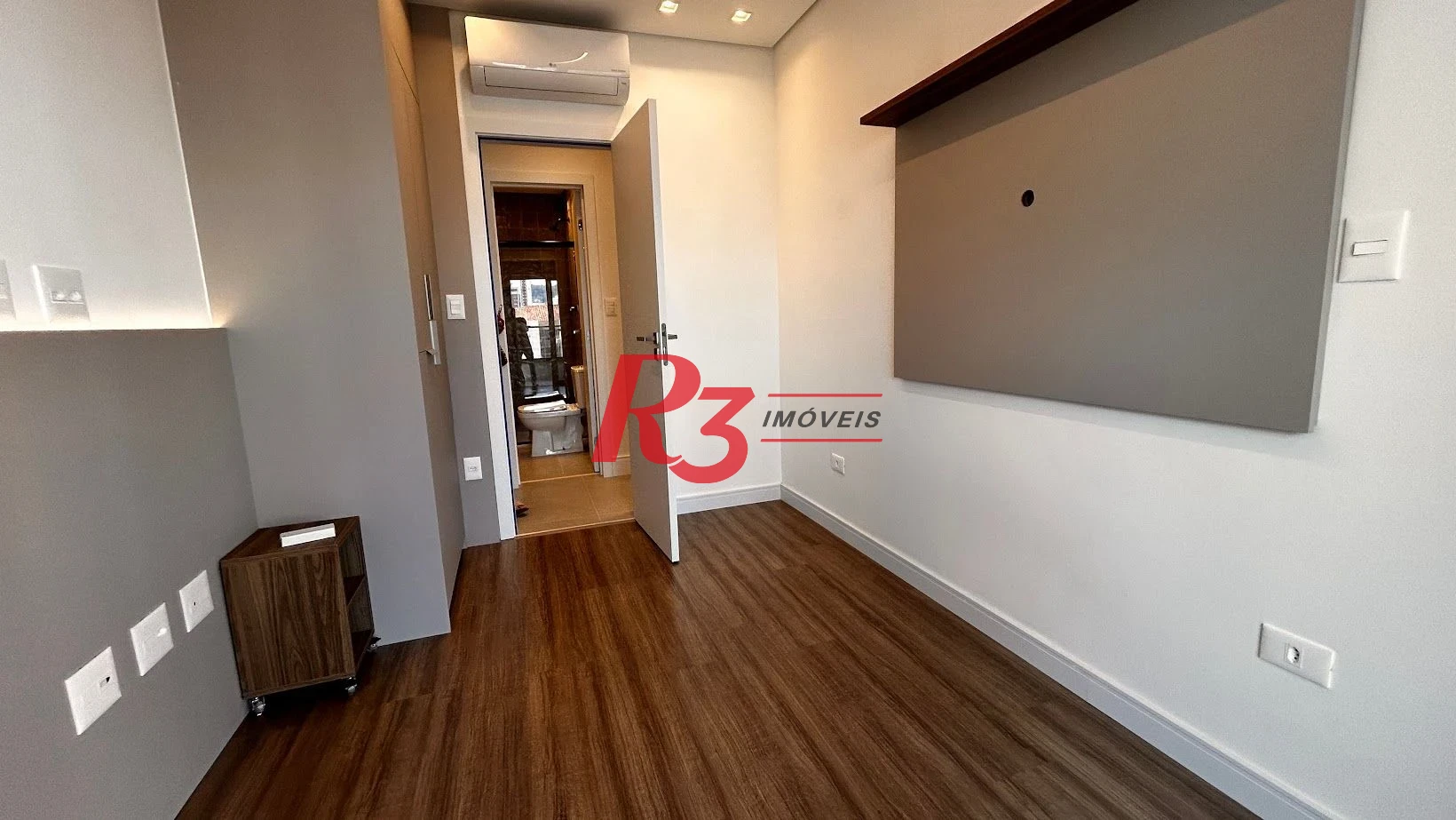 Apartamento com 2 dormitórios à venda, 84 m² por R$ 1.580.000,00 - Gonzaga - Santos/SP