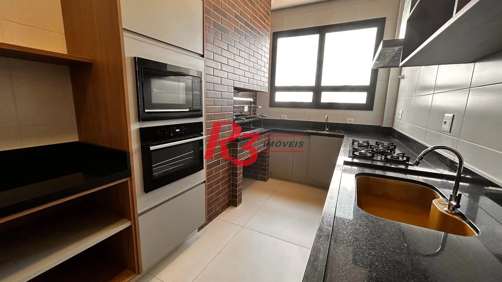 Apartamento com 2 dormitórios à venda, 84 m² por R$ 1.580.000,00 - Gonzaga - Santos/SP