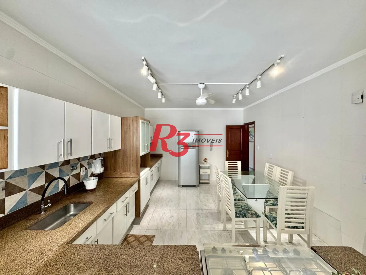 Apartamento com 3 dormitórios à venda, 142 m² por R$ 1.100.000,00 - Boqueirão - Santos/SP