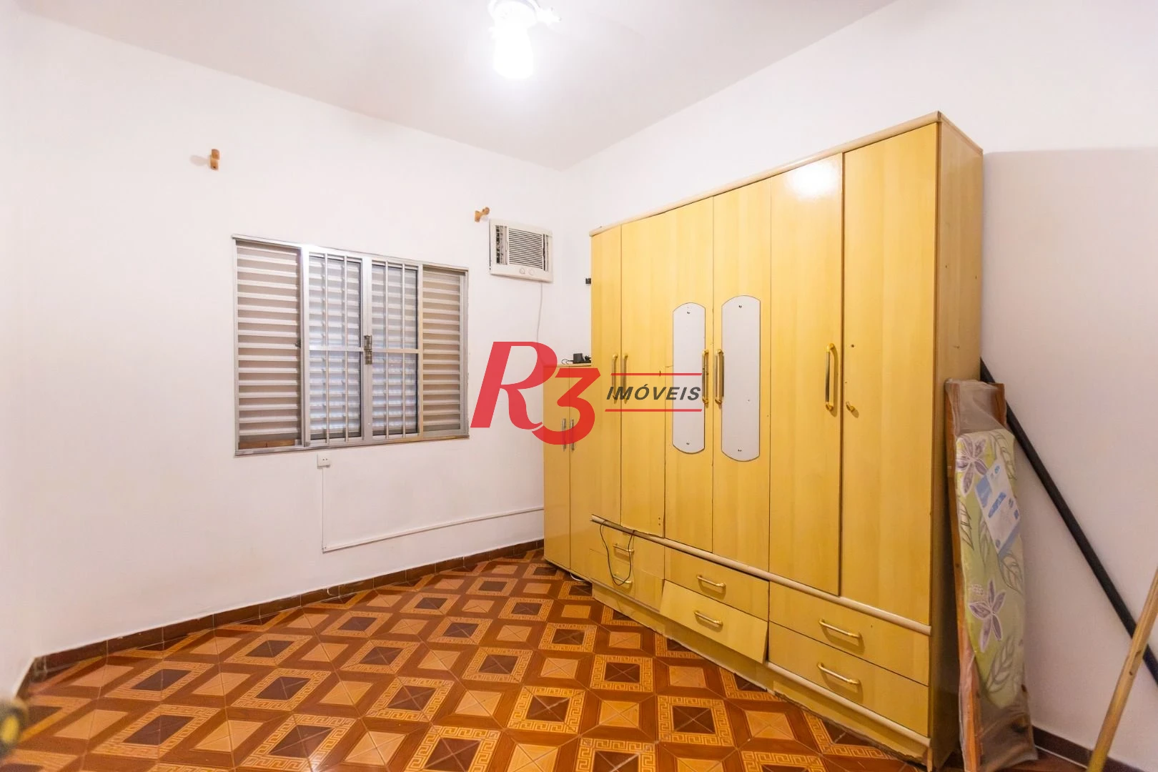 Sobrado com 4 dormitórios à venda, 93 m² por R$ 650.000,00 - Estuário - Santos/SP